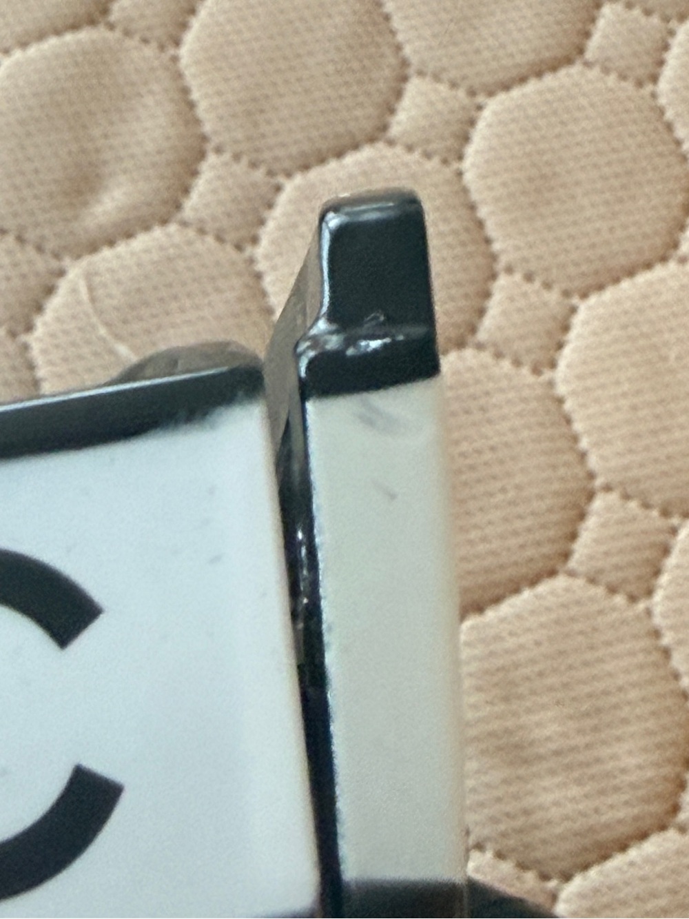 CHANEL GUC Two-Tone
Oversized Square Sunnies
White/Black signature C
*Call outs - Picture 8 of 10